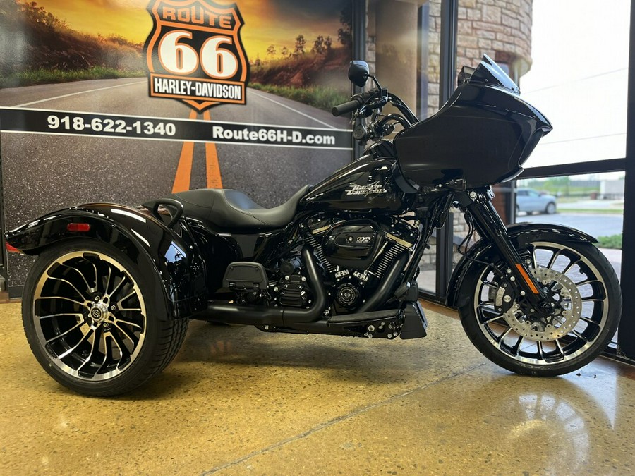 2024 Harley-Davidson Road Glide 3 VIVID BLACK W/ PINSTRIPE