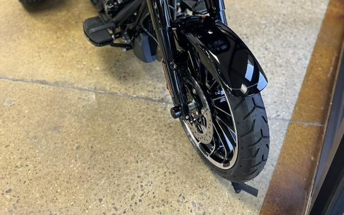 2024 Harley-Davidson Road Glide 3 VIVID BLACK W/ PINSTRIPE