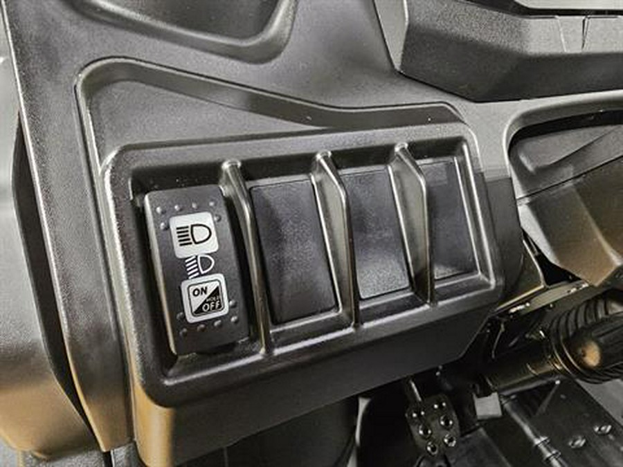 2025 Can-Am Defender MAX HD7