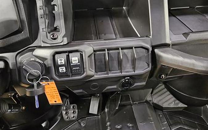 2025 Can-Am Defender MAX HD7