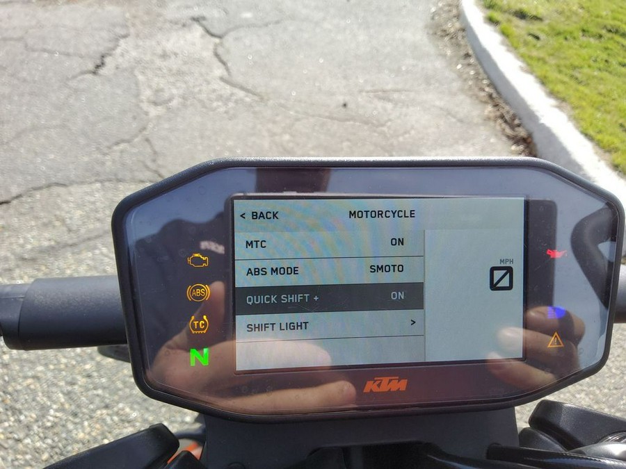 2022 KTM 890 Duke GP