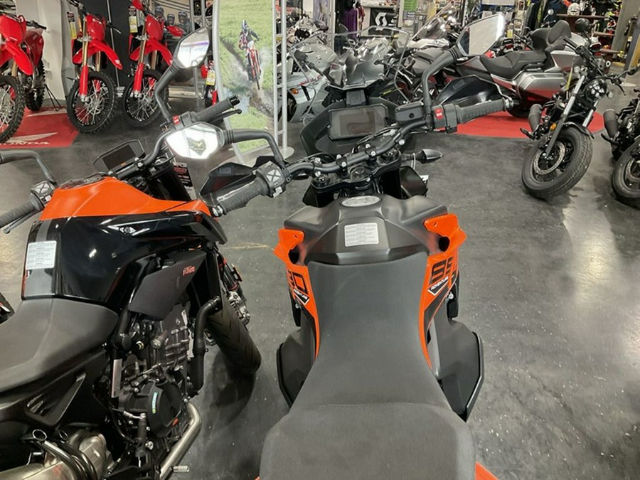 2021 KTM Adventure 890
