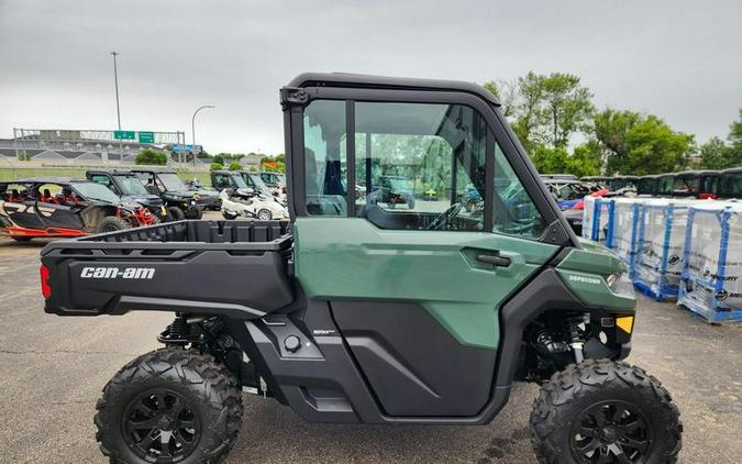 2024 Can-Am® 8URB DEFEBDER