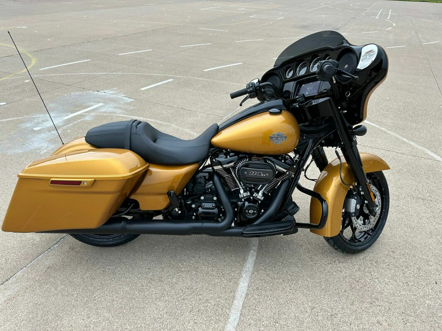 2023 Harley-Davidson Street Glide Special Prospect Gold – Black Finish