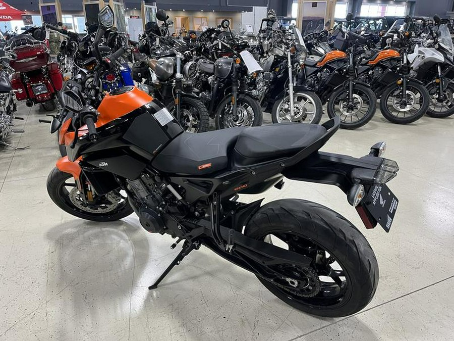 2022 KTM 890 Duke R