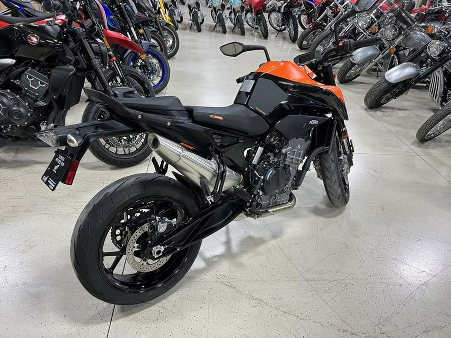 2022 KTM 890 Duke R