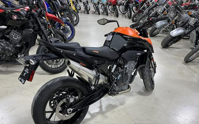 2022 KTM 890 Duke R