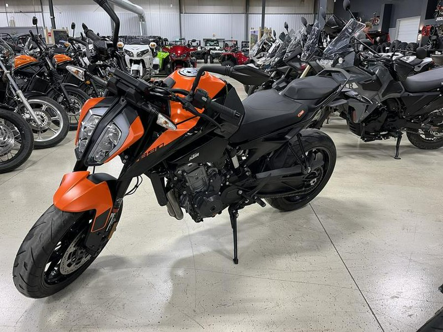 2022 KTM 890 Duke R