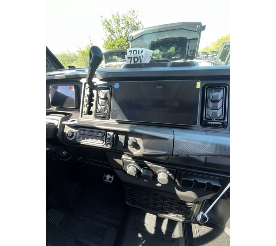 2027 Can-Am Defender XU MAX Limited HD11