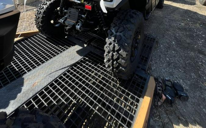 2027 Can-Am Defender XU MAX Limited HD11