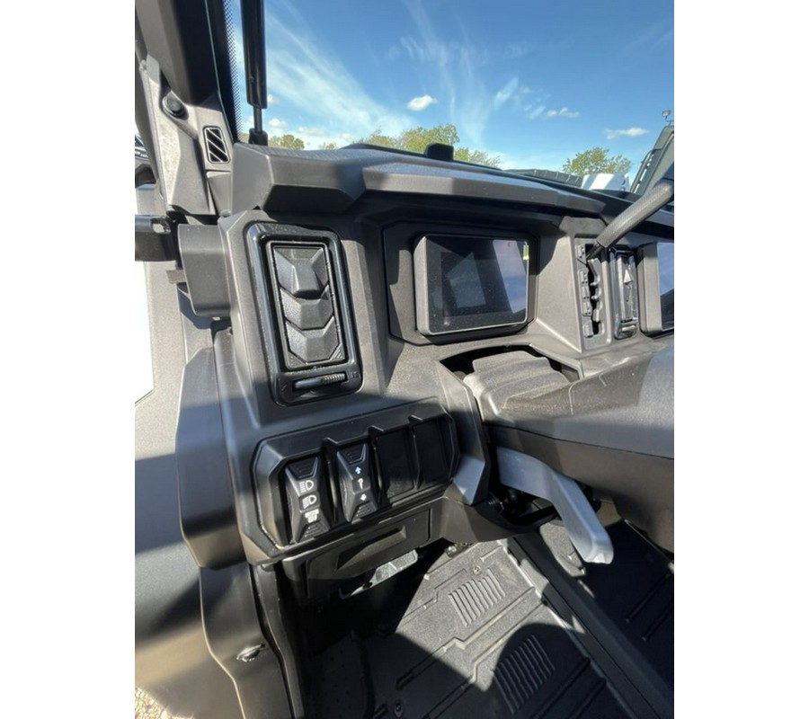 2027 Can-Am Defender XU MAX Limited HD11
