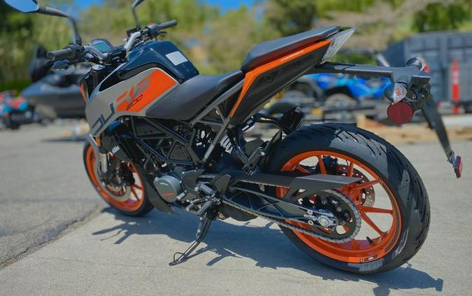 2023 KTM 200 Duke