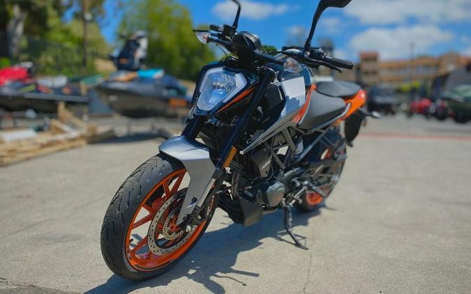 2023 KTM 200 Duke