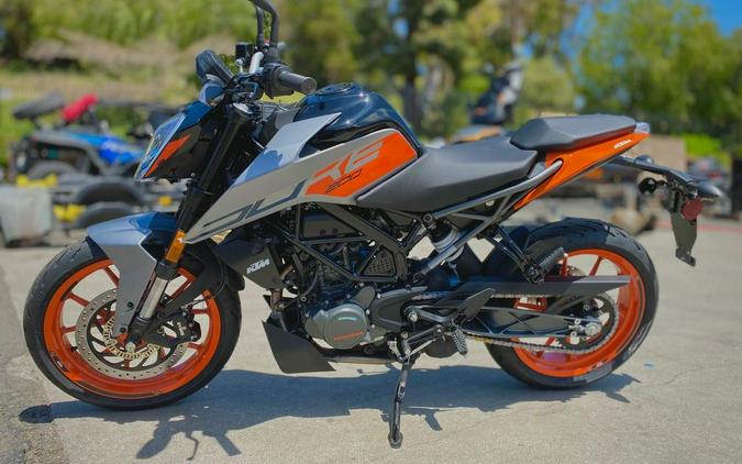 2023 KTM 200 Duke