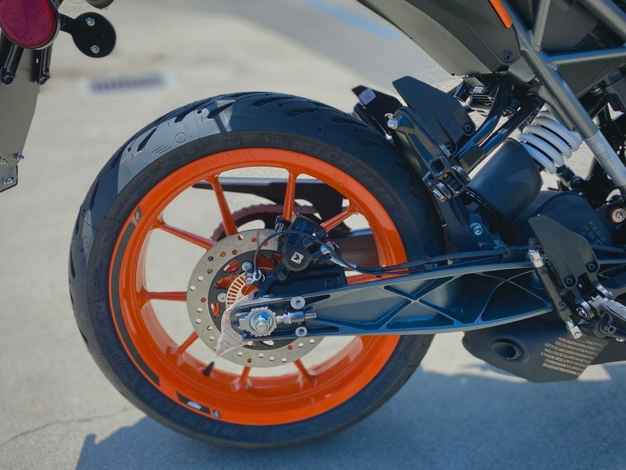 2023 KTM 200 Duke