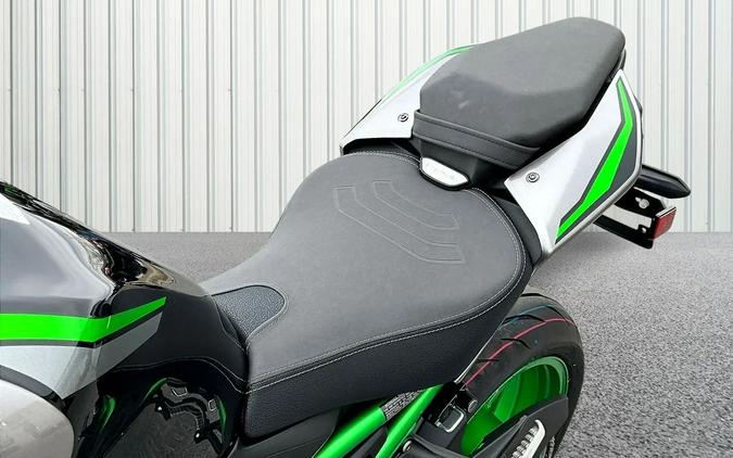 2025 Kawasaki Z900 SE ABS