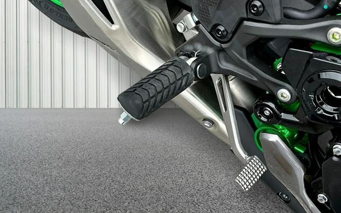2025 Kawasaki Z900 SE ABS