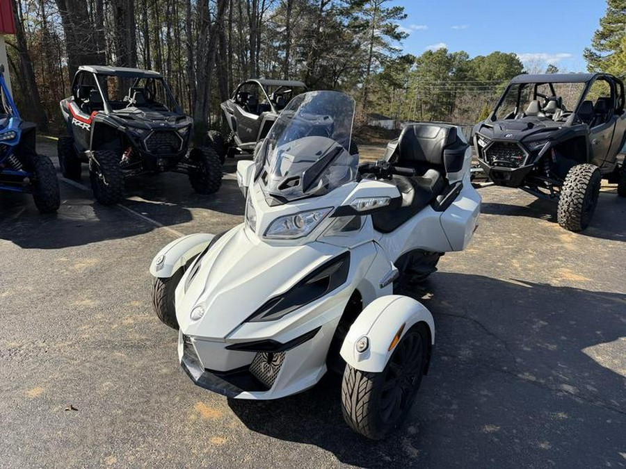 2018 Can-Am® Spyder® RT 6-speed semi-automatic with reverse (SE6)
