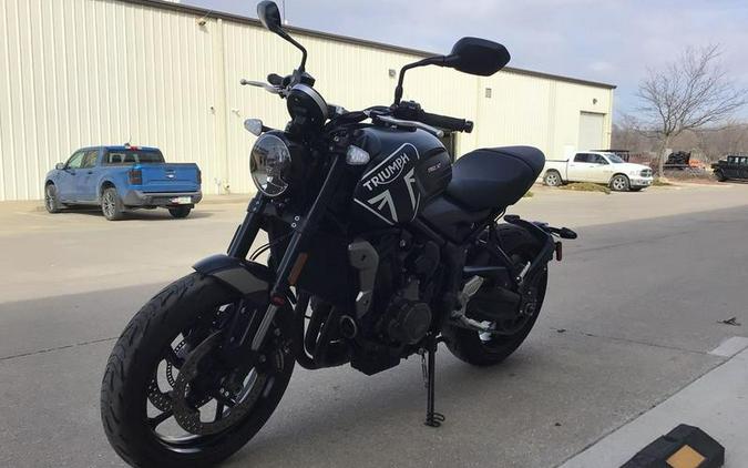 2023 Triumph Trident 660 Matte Jet Black / Matte Silver Ice