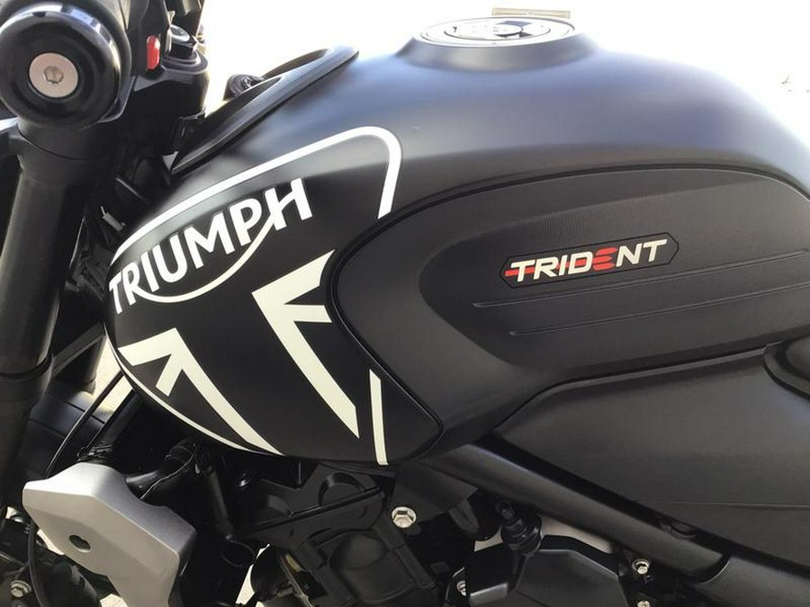 2023 Triumph Trident 660 Matte Jet Black / Matte Silver Ice