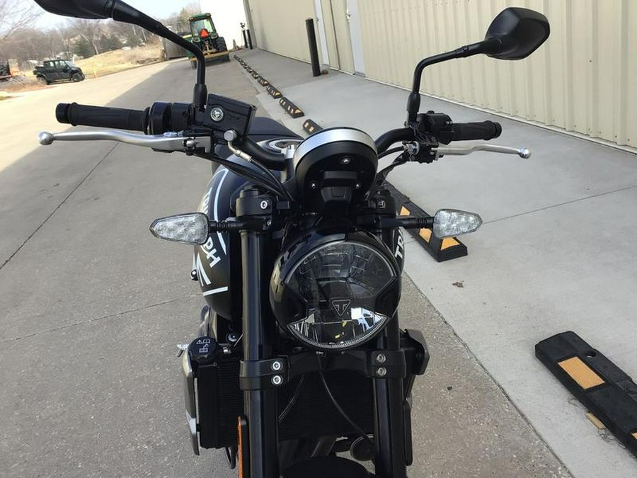 2023 Triumph Trident 660 Matte Jet Black / Matte Silver Ice