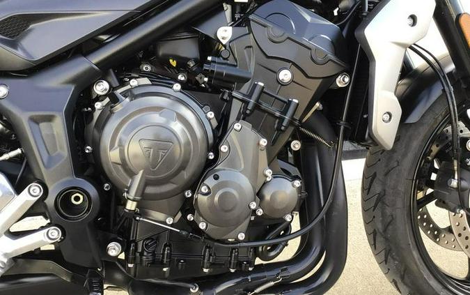 2023 Triumph Trident 660 Matte Jet Black / Matte Silver Ice