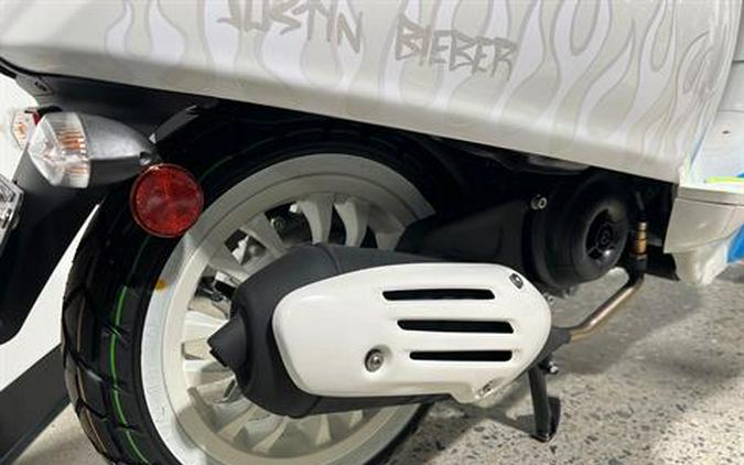 2022 Vespa Sprint 50 Justin Bieber x Vespa