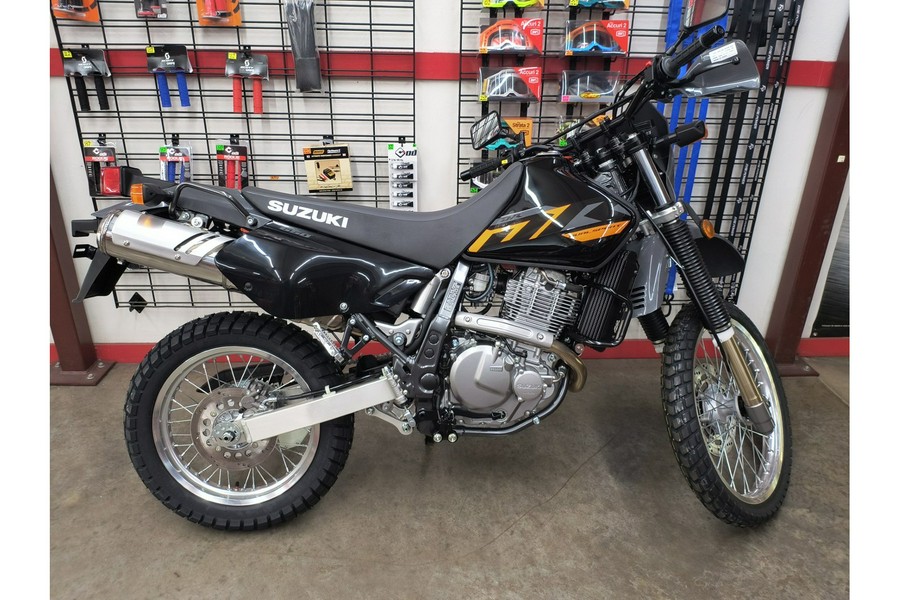 2026 Suzuki DR 650S SOLID BLACK / IRON GRAY