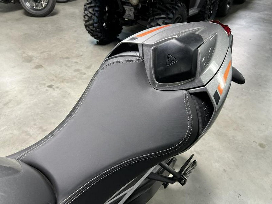 2024 Triumph Street Triple 765 RS Silver Ice