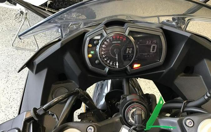 2022 Kawasaki Ninja® 400 ABS Metallic Carbon Gray/Metallic Flat Spark Black