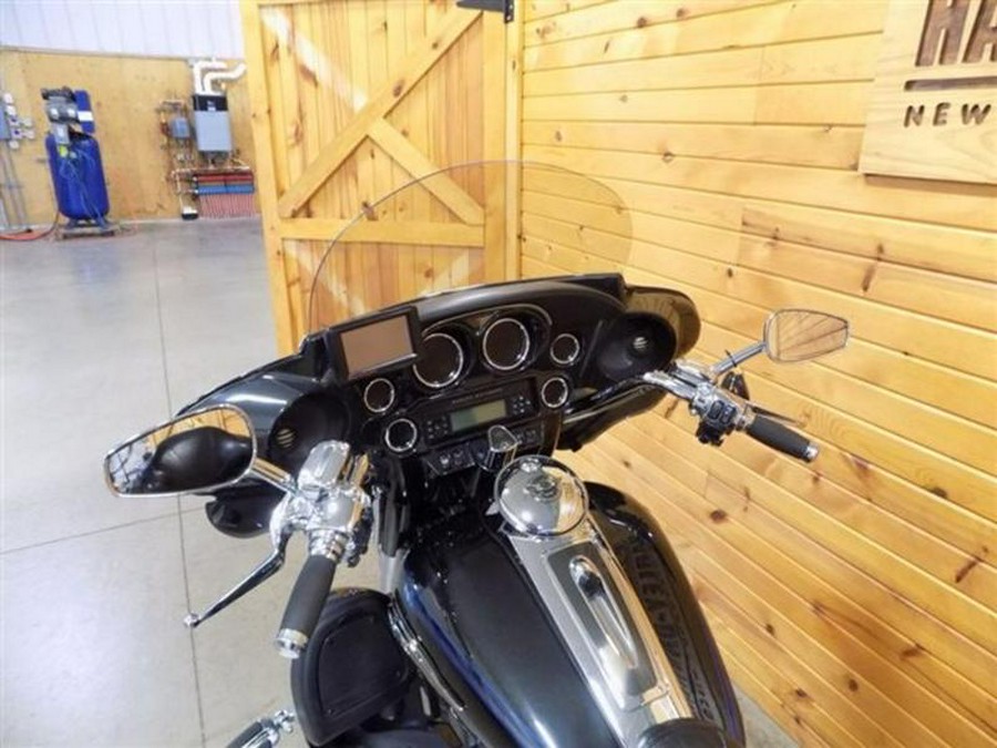 2013 Harley-Davidson® FLHTCUSE8 - CVO™ Ultra Classic® Electra Glide®