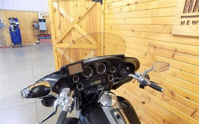 2013 Harley-Davidson® FLHTCUSE8 - CVO™ Ultra Classic® Electra Glide®