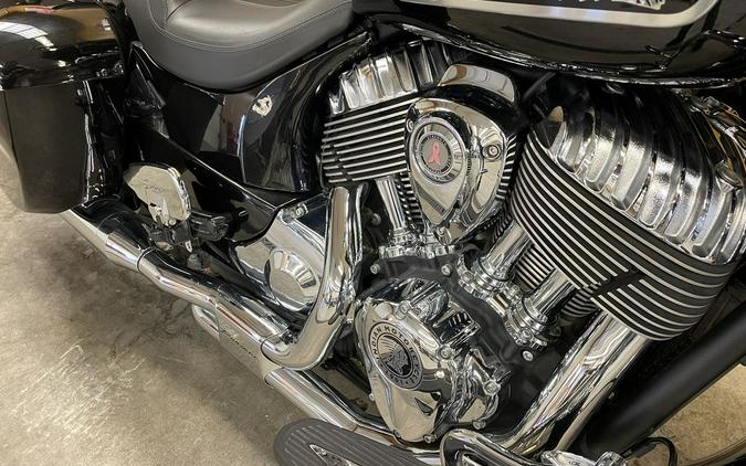 2019 Indian Motorcycle® Chieftain® Limited Thunder Black Pearl