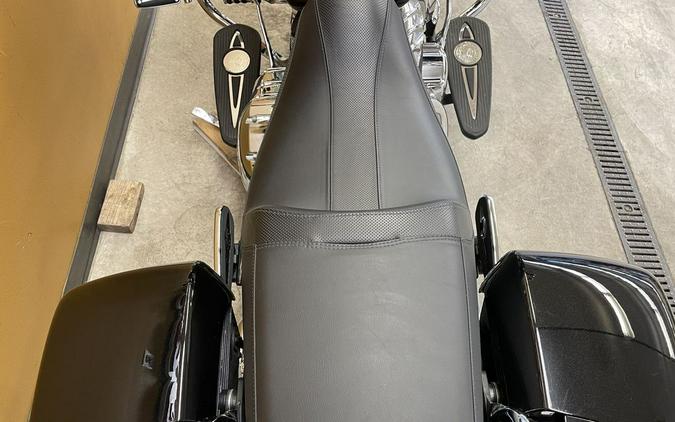 2019 Indian Motorcycle® Chieftain® Limited Thunder Black Pearl