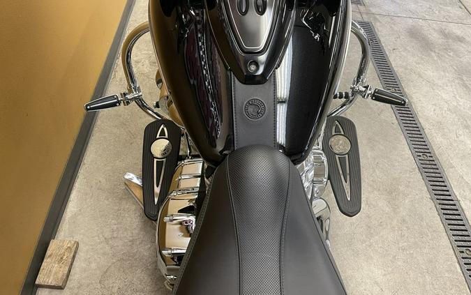 2019 Indian Motorcycle® Chieftain® Limited Thunder Black Pearl