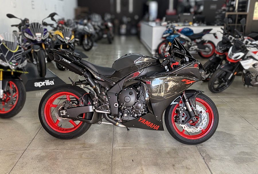 2014 YAMAHA YZF-R1