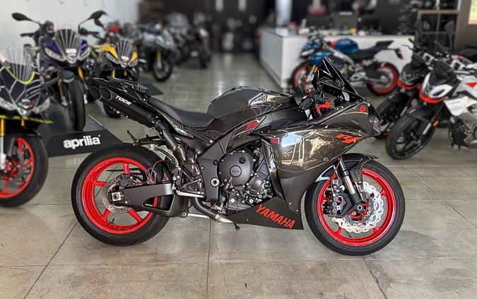 2014 YAMAHA YZF-R1