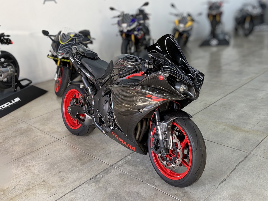 2014 YAMAHA YZF-R1
