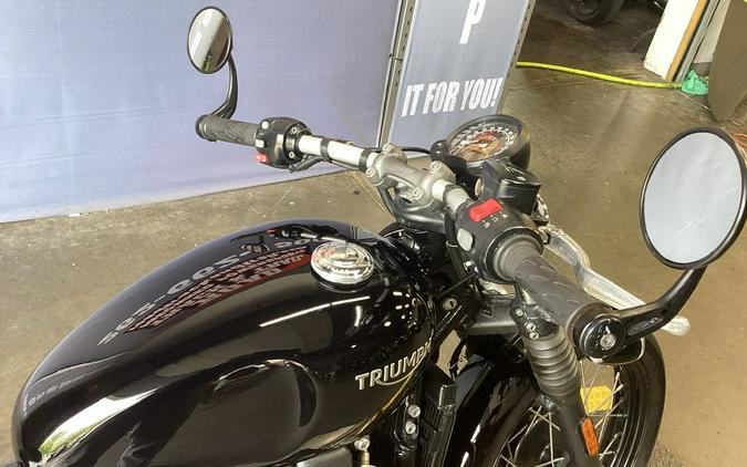 2017 Triumph Bonneville Bobber Jet Black