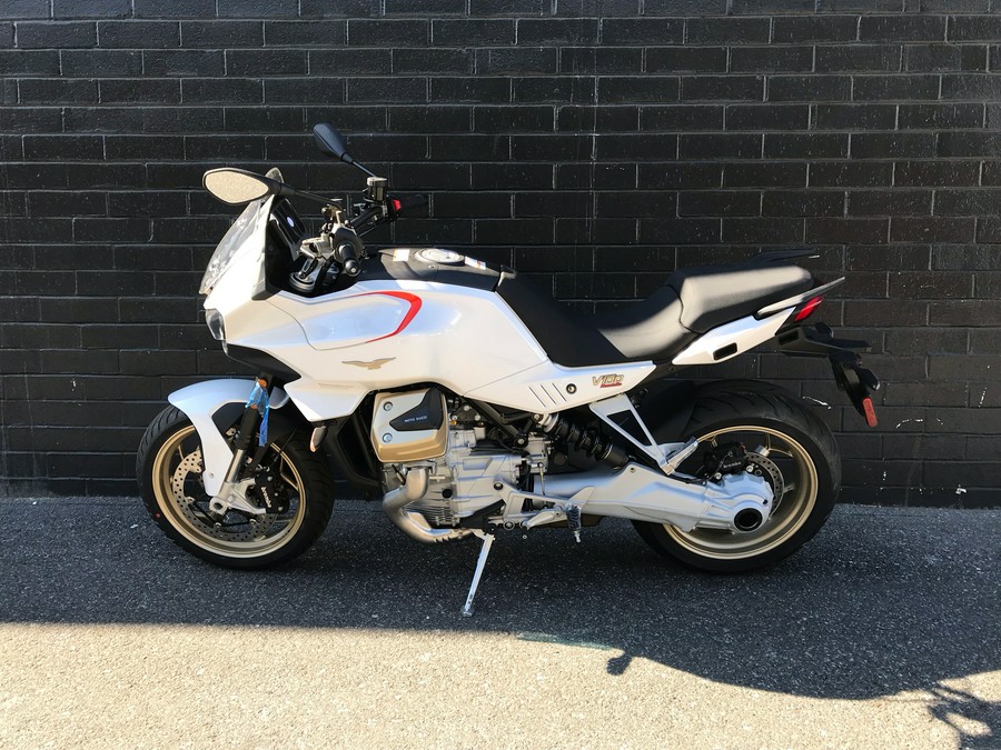 2024 Moto Guzzi V100 Mandello