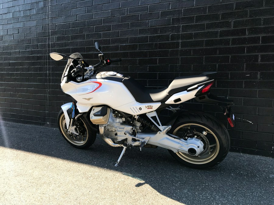 2024 Moto Guzzi V100 Mandello