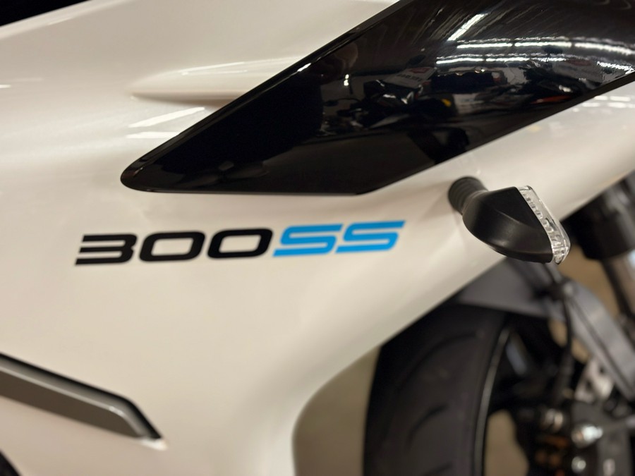 2025 CFMOTO 300SS