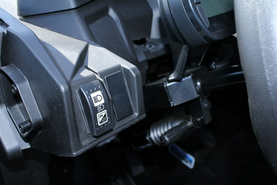 2026 Can-Am Commander DPS 700
