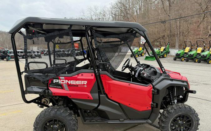 2025 Honda Pioneer 1000-5 Deluxe