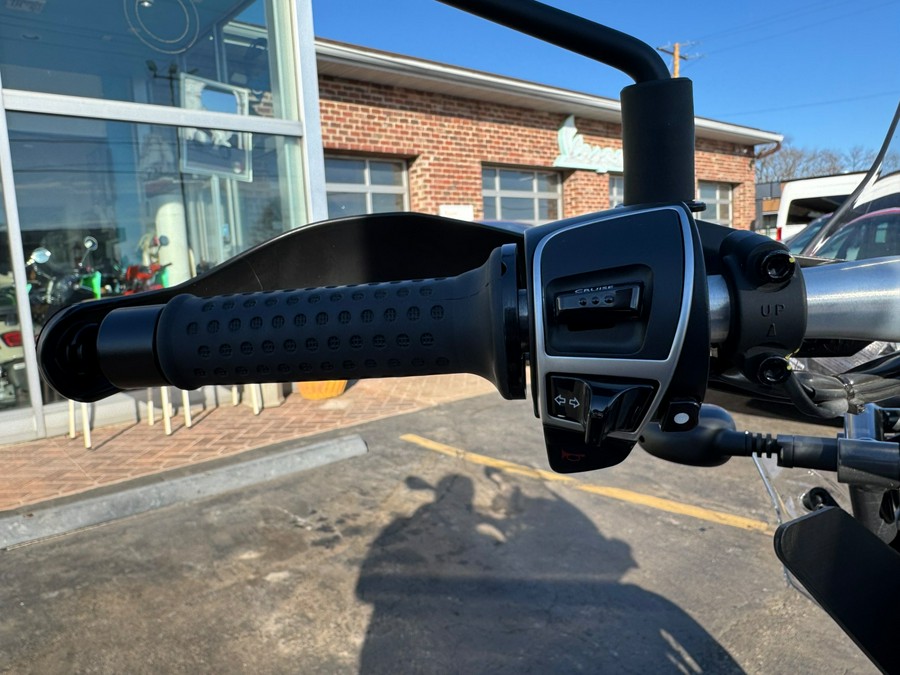 2023 MOTO GUZZI V85 TT Travel