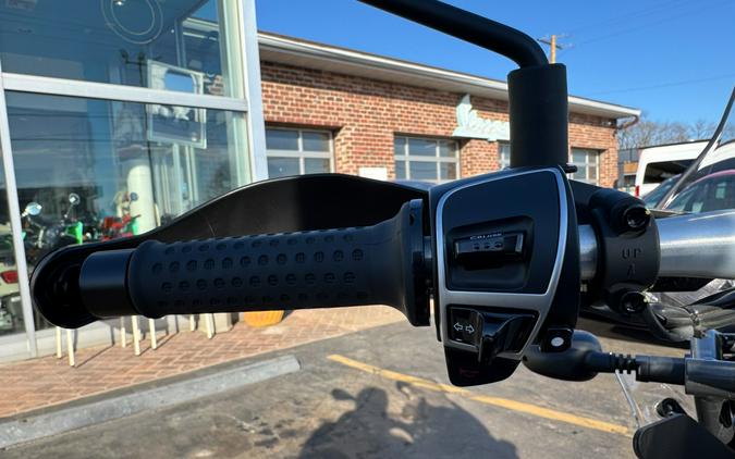 2023 MOTO GUZZI V85 TT Travel