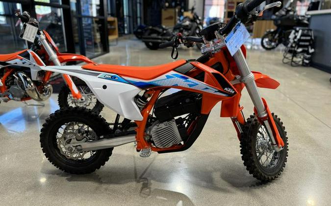 2023 KTM SX-E 3 First Look [Just In Time For Christmas]