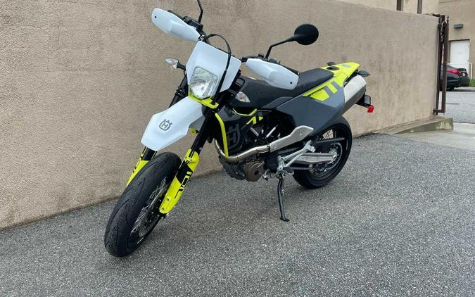 2023 Husqvarna 701 SUPERMOTO