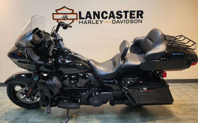 2021 Harley-Davidson® Road Glide® Limited Vivid Black - Black Finish FLTRK