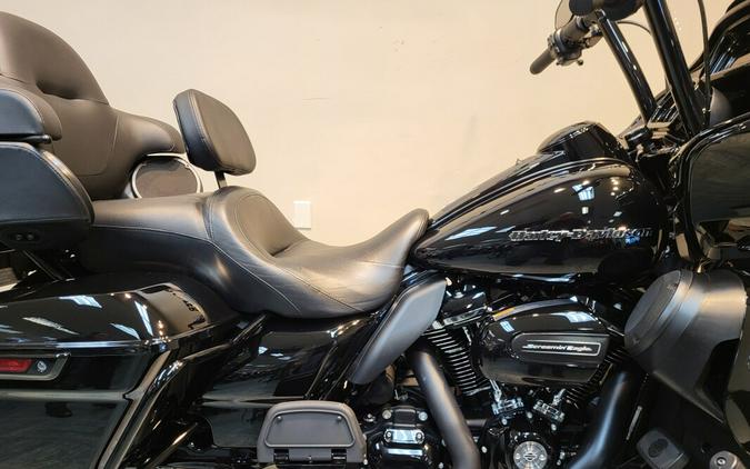 2021 Harley-Davidson® Road Glide® Limited Vivid Black - Black Finish FLTRK